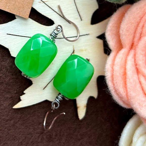 NEW! Beautiful Handcrafted Green Chrysocolla Stone Earrings - Picture 6 of 7